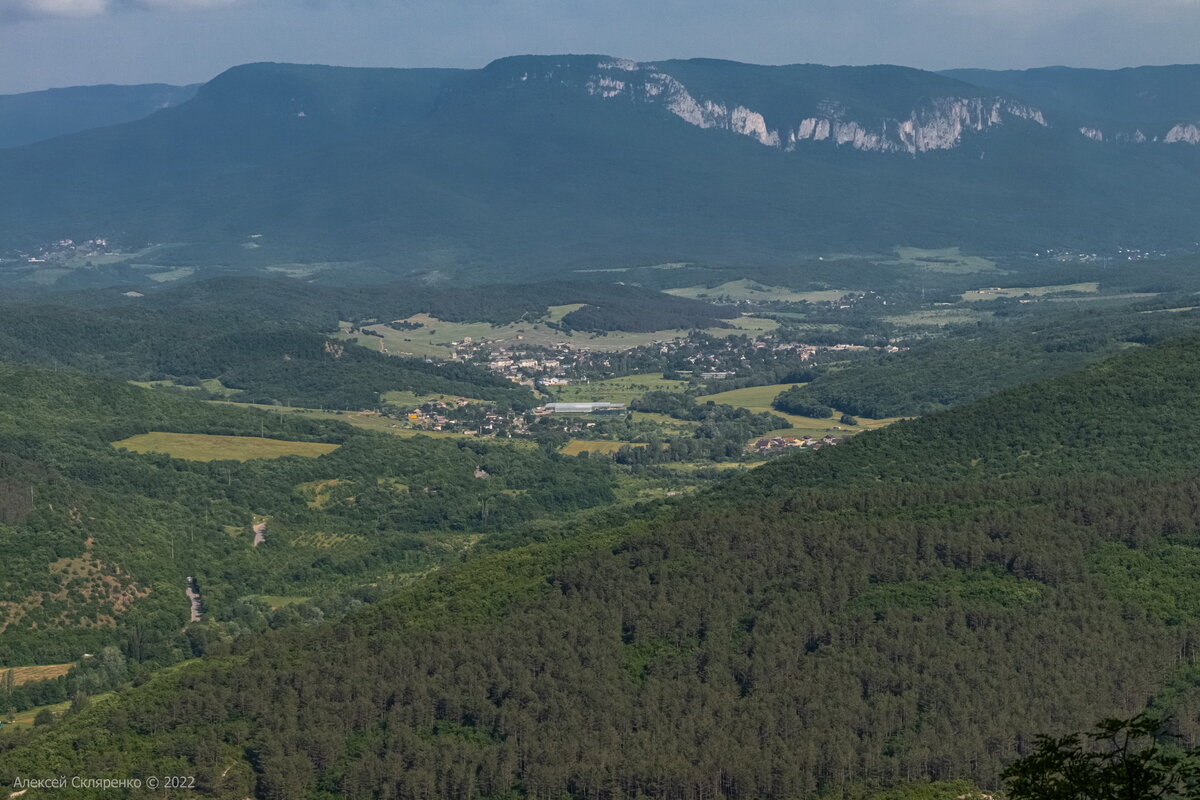 Что делают «космонавты» в горах Крыма? Главная загадка горы Бурун-Кая на  которую нет ответа | НЕ ФОТОГРАФ | Дзен