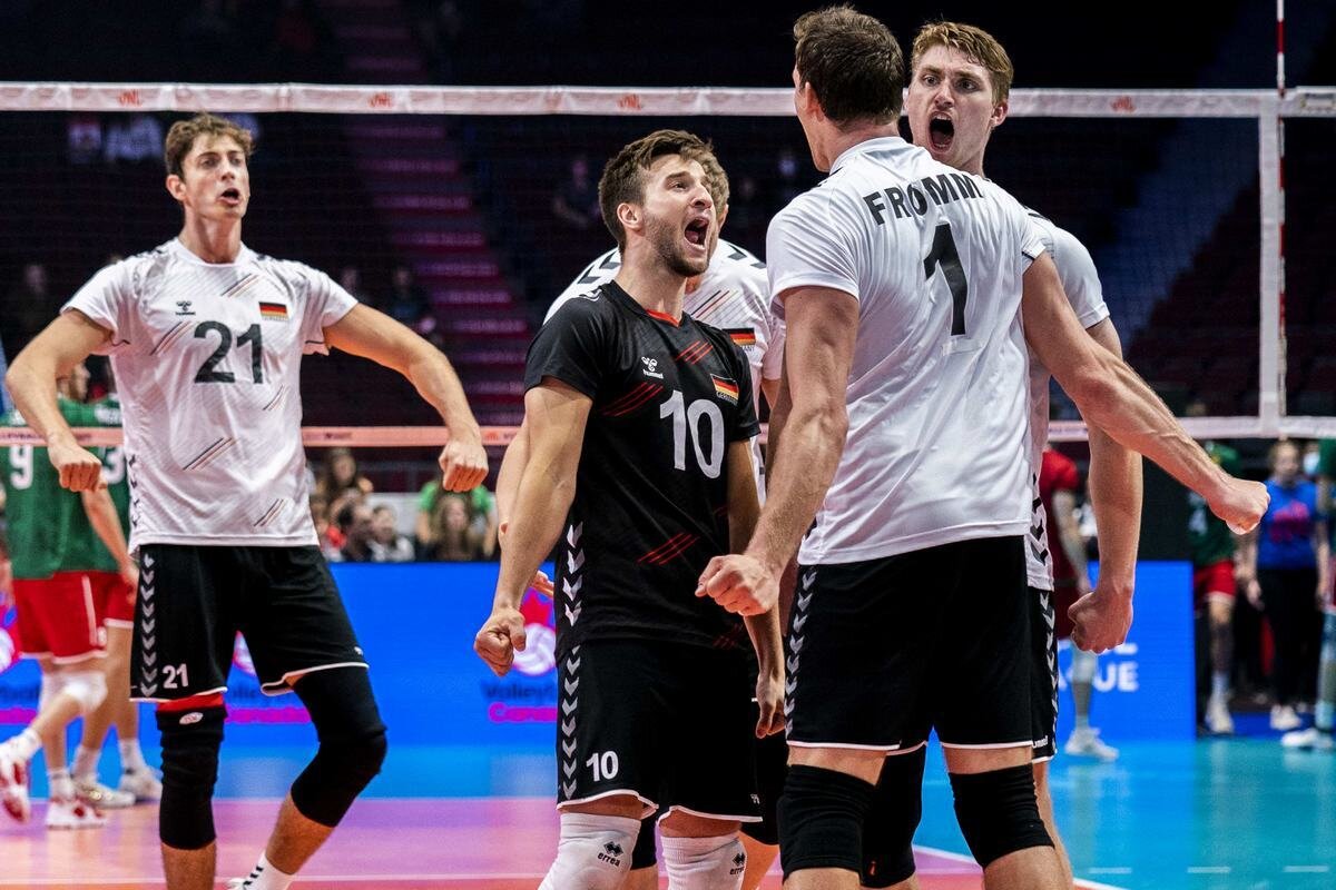 Лига наций волейбол. Молодежная команда по волейболу. Лига наций мужчина. Лига наций мужчина. Польский игрок волейбол.