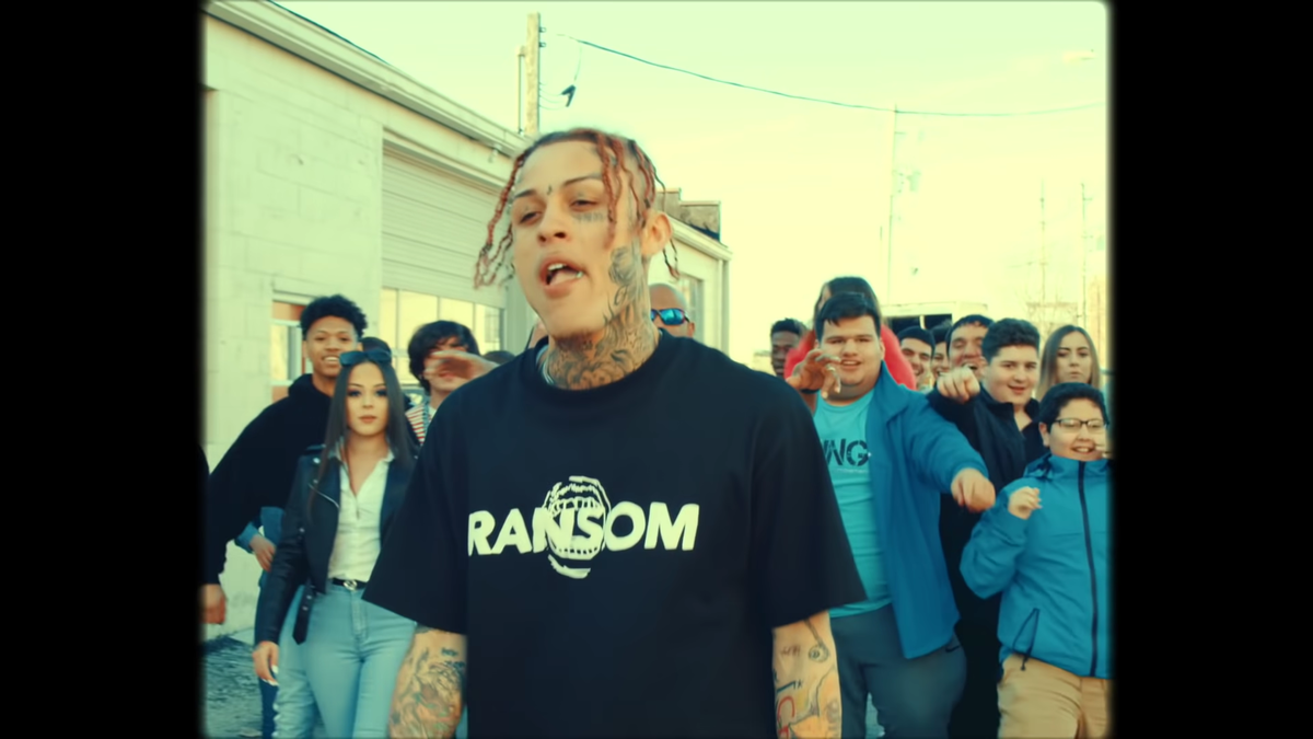 Источник: https://www.complex.com/pigeons-and-planes/2018/03/lil-skies-rodeo-video-cole-bennett