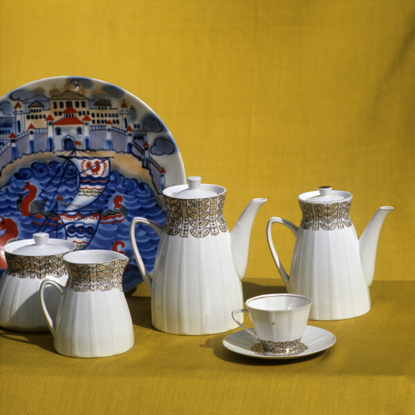 Изделия Артёмовского фарфорового завода. 1970. Фотограф Юрий Сомов. Фото №538508. РИА Новости. Источник: visualrian.ru