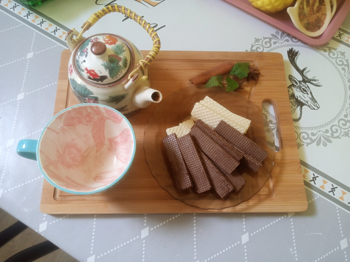 Чайечик ароматный и вкусные вафельки,для приятного уютного время препровождения☕🍩