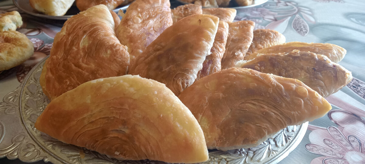 Самса из слоеного теста