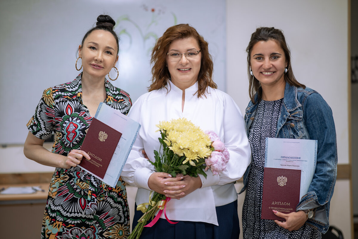 Марина Володина и выпускницы