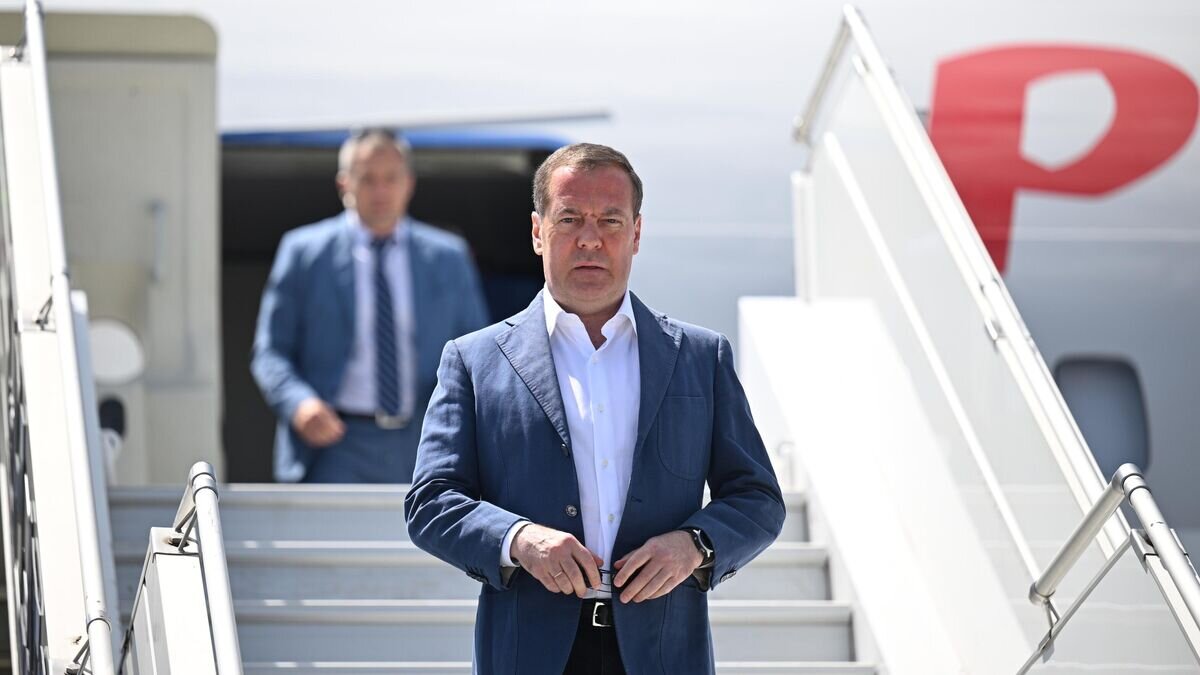   Заместитель председателя Совета безопасности России Дмитрий Медведев прибыл в Ростов-на-Дону© РИА Новости / Рамиль Ситдиков