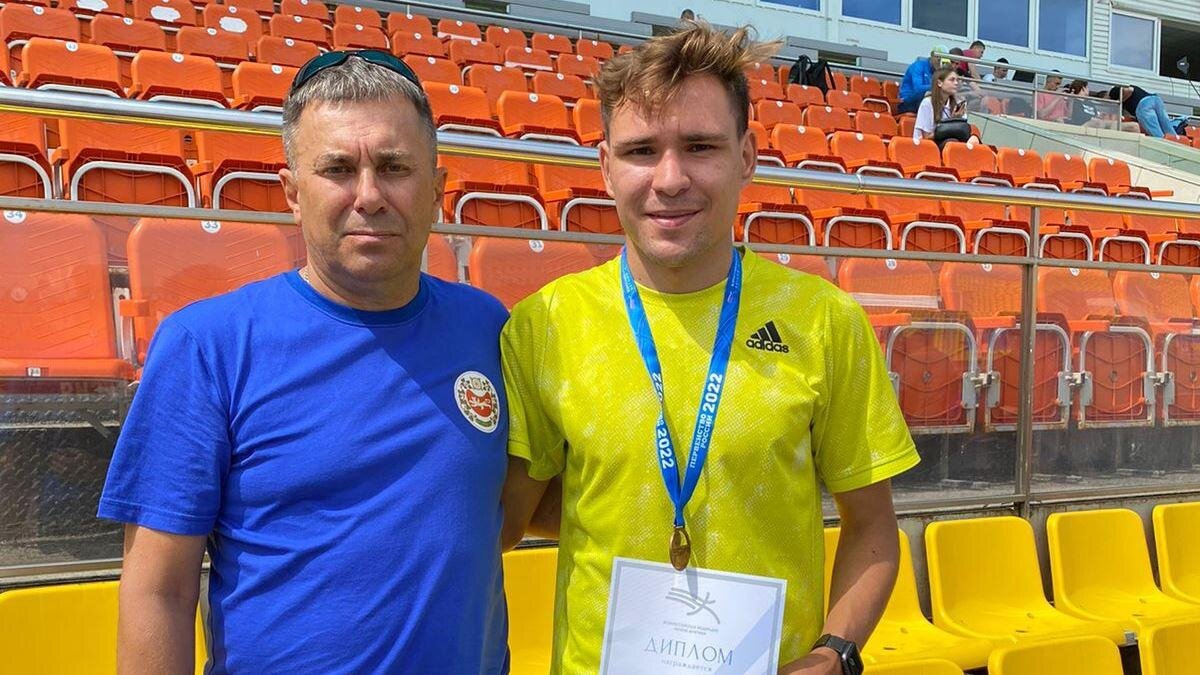 Артем Попов с тренером Игорем Владимировым
