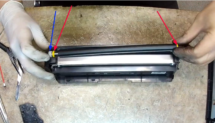 Фото 19. Отводим немного в сторону боковую крышу