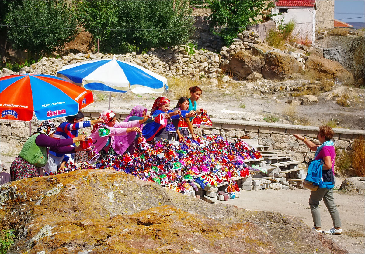 В Турции одно из таких мест- Каппадокия, которое иногда называют восьмым чудом света.