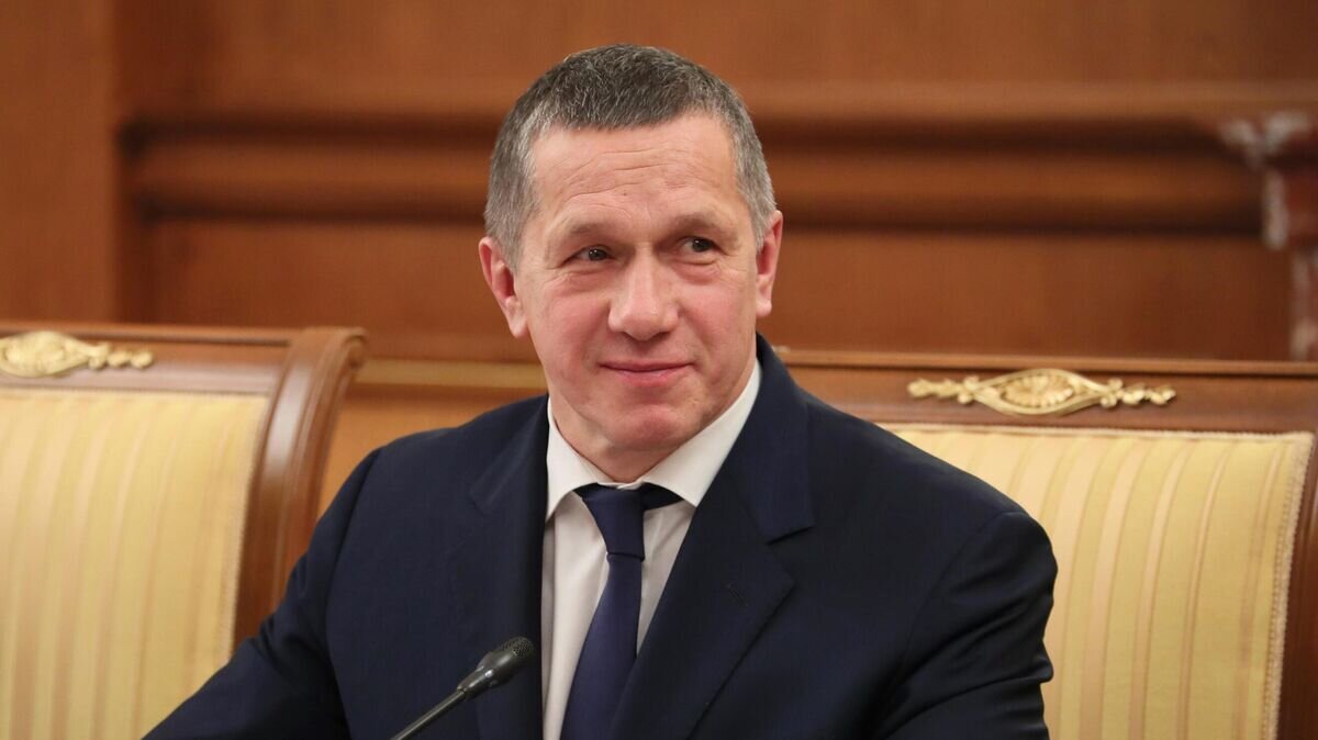    Заместитель председателя правительства РФ - полномочный представитель президента в ДФО Юрий Трутнев перед началом заседания правительства РФ© РИА Новости / Екатерина Штукина