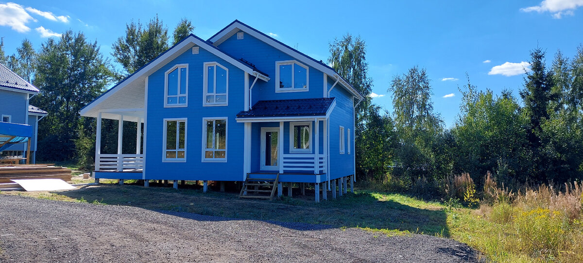 Строительство каркасного дома 9х9  с террасой 3х5 . Подходит к завершению.