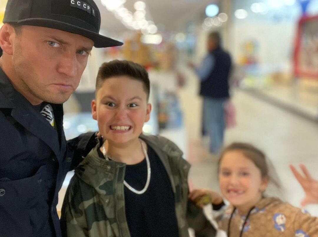 Павел Прилучный показал забавный снимок с детьми