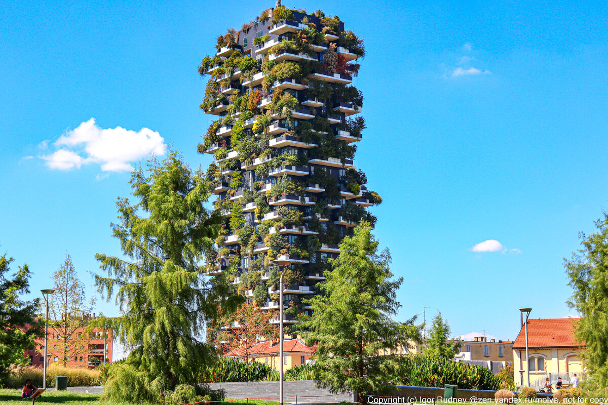 Наверное, жить в таком доме в центре Милана неплохо. Цены соответствующие