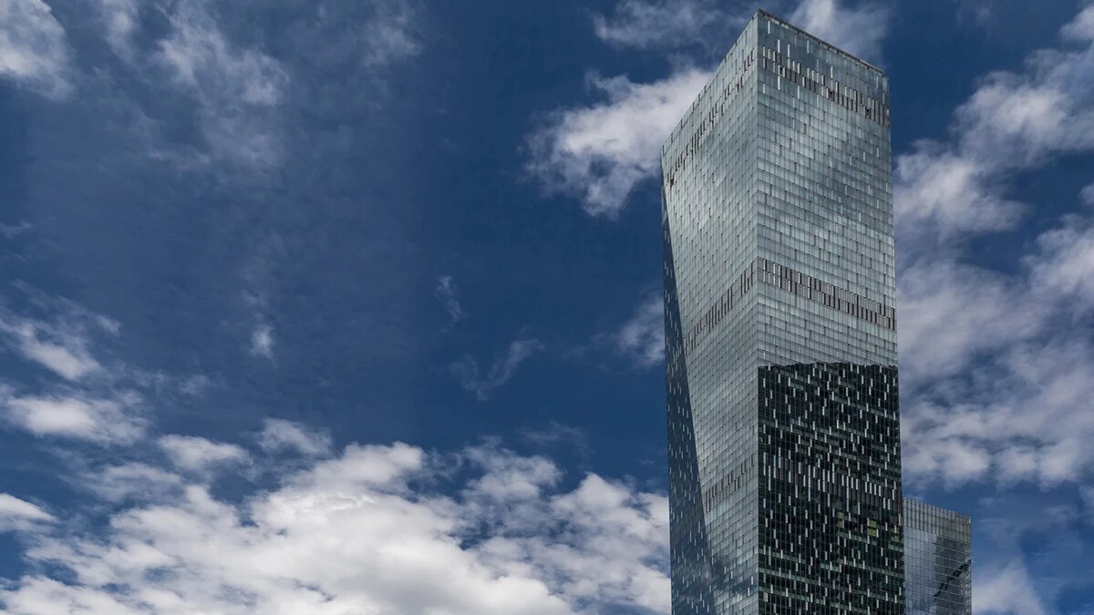 Зеркальные фасады башен