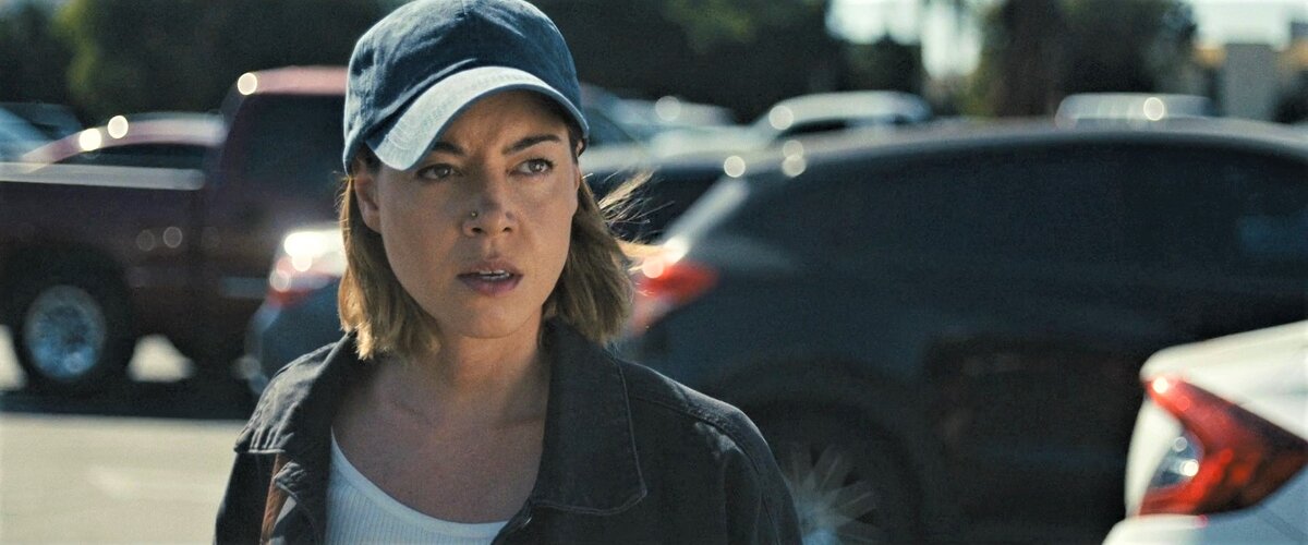 Обри Плаза создала отличный драматический образ. Кадр из к/ф Emily the Criminal.