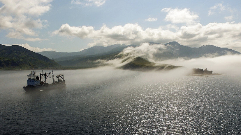     Новокурильская бухта острова Уруп РИА Новости Данил Годлевский