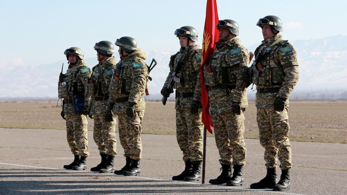    Военнослужащие киргизского контингента миротворческих сил ОДКБ на базе "Скорпион" в городе Токмак© РИА Новости / Игорь Егоров