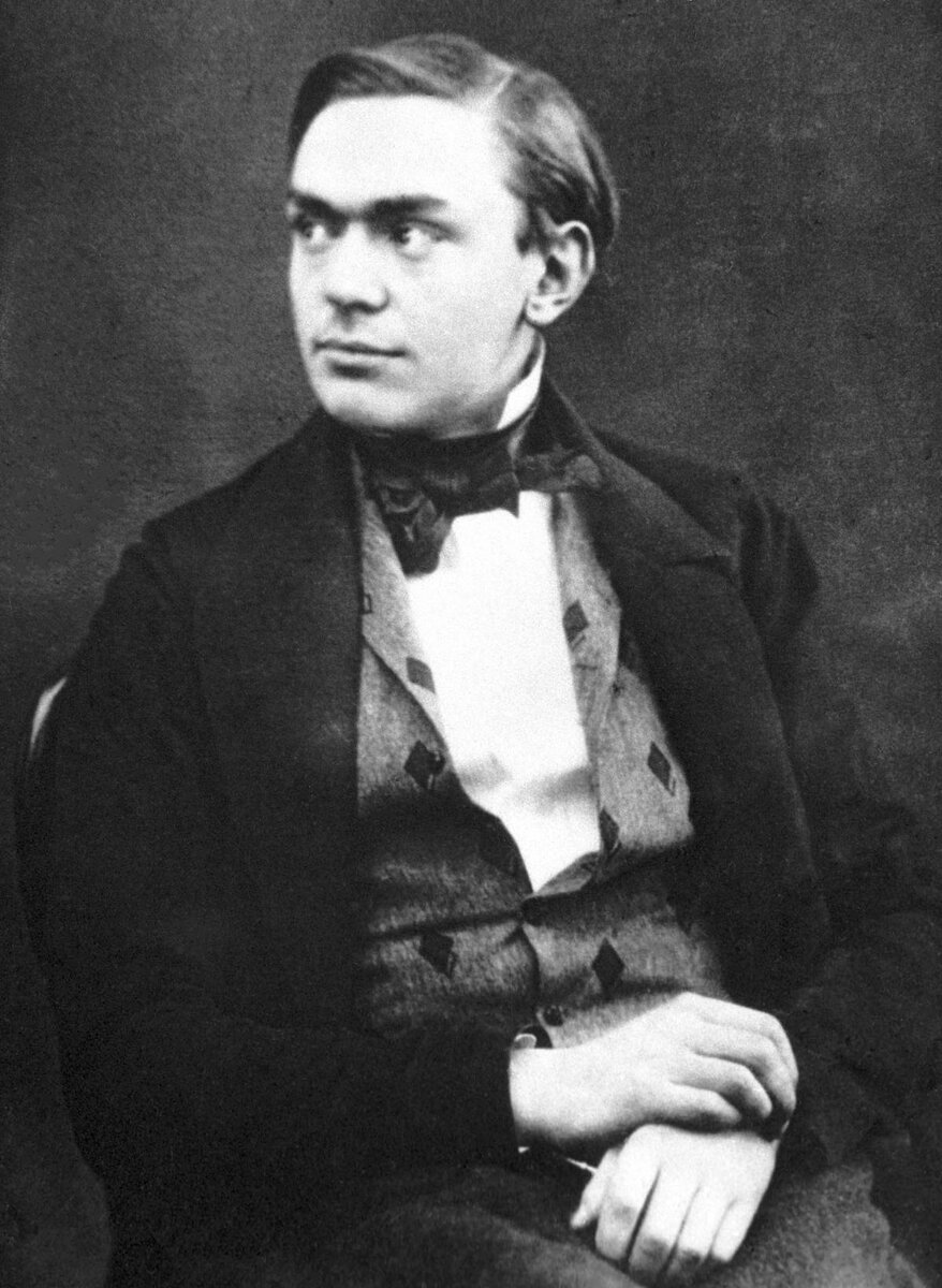 2 Альфред Нобель в молодости https://upload.wikimedia.org/wikipedia/commons/9/95/Alfred_Nobel_young.jpg?uselang=ru