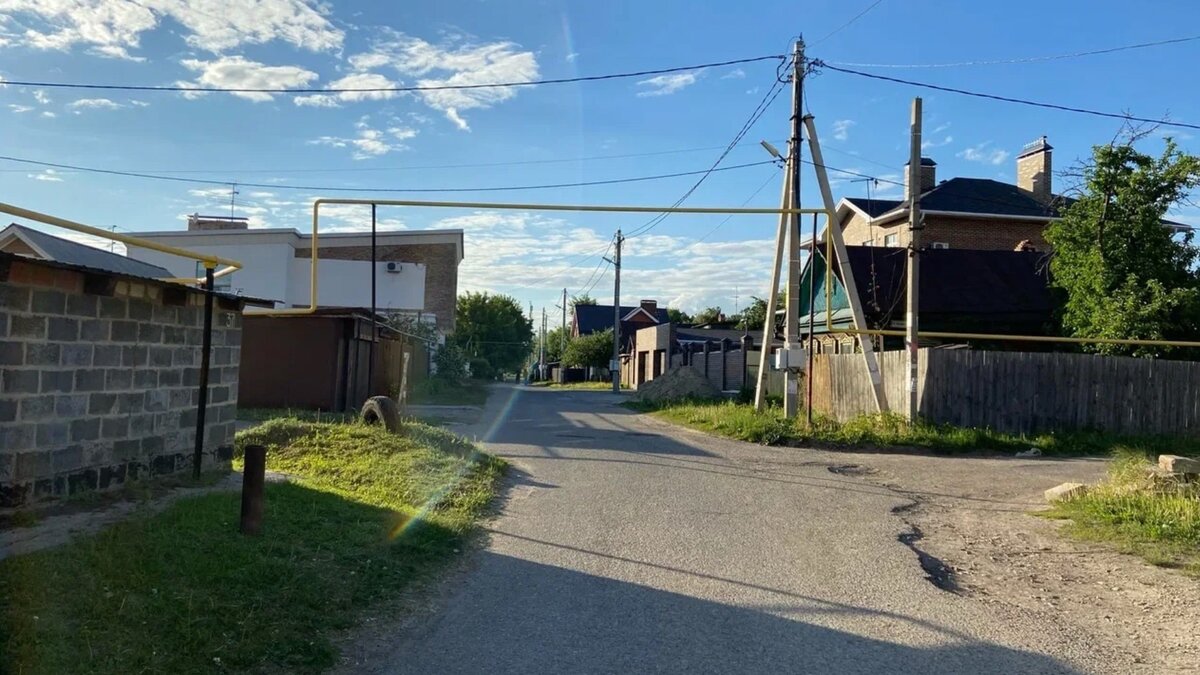     Накануне вечером, 19 октября, сторож СНТ «Комсомольский нашел тело мужчины на земле. Он пролежал так более суток. Об этом пишут «Челнинские известия».