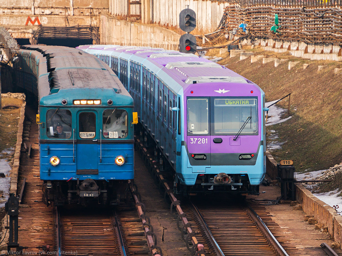 поезд в метро ока