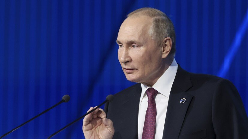   AP Mikhail Metzel, Sputnik, Kremlin Pool