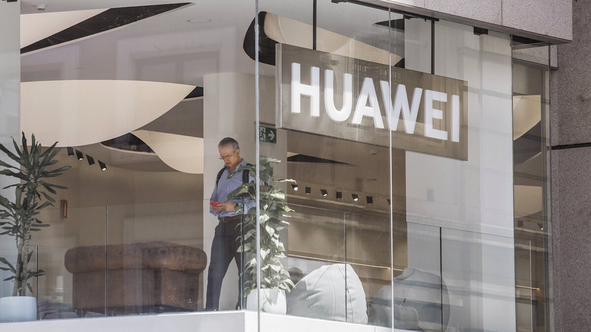    Флагманский магазин Huawei© РИА Новости . Алехандро Мартинез Велез