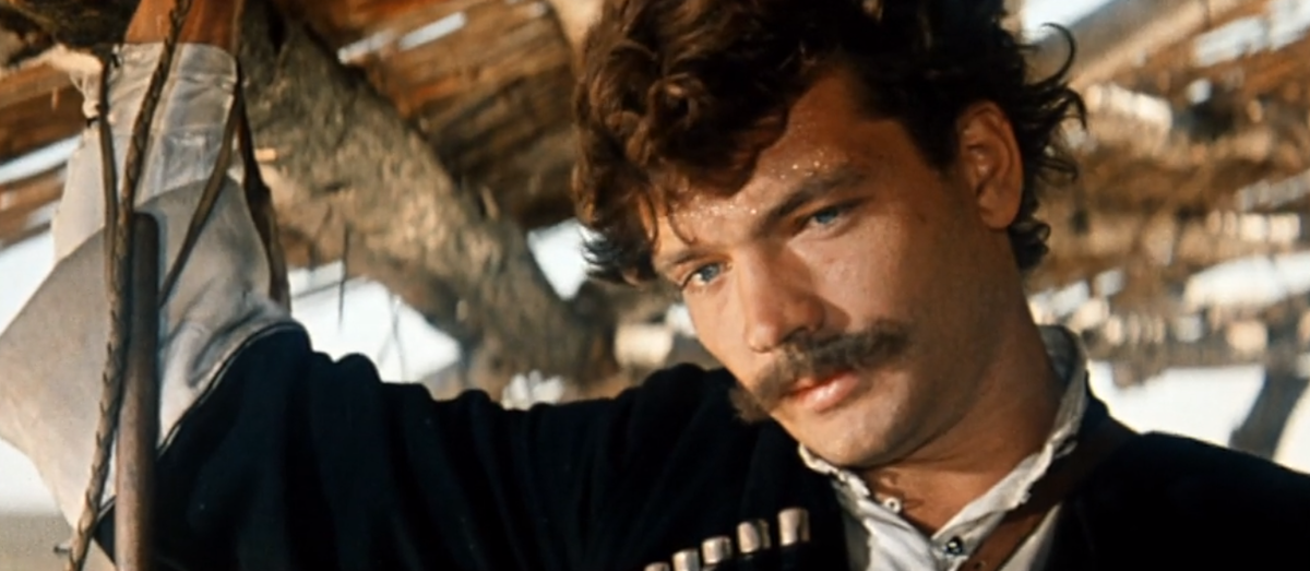 Владимир Трещалов. Кадр из кинофильма "Неуловимые мстители", 1966 г., режиссер Эдмонд Кеосаян, сценаристы Сергей Ермолинский, Эдмонд Кеосаян, композитор Борис Мокроусов (скриншот)