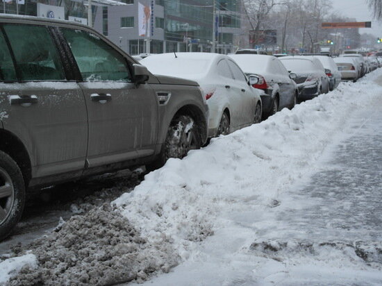     Часть горожан побоялась передвигаться на своей машине в гололед. Фото: "МК-Урал".