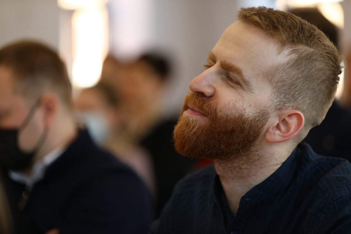    Беагон переехал в город Хайфа в Израиле в конце октября вместе с супругой Анастасия Красушкина