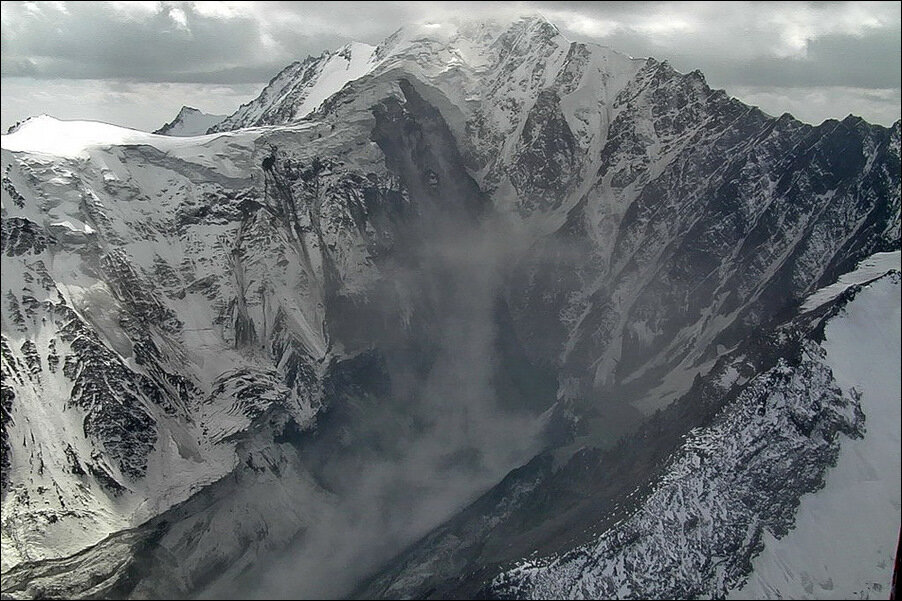 Место схода полки сразу после трагедии