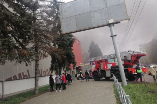    В Пензе 180 человек эвакуировали из торгового центра из-за пожара