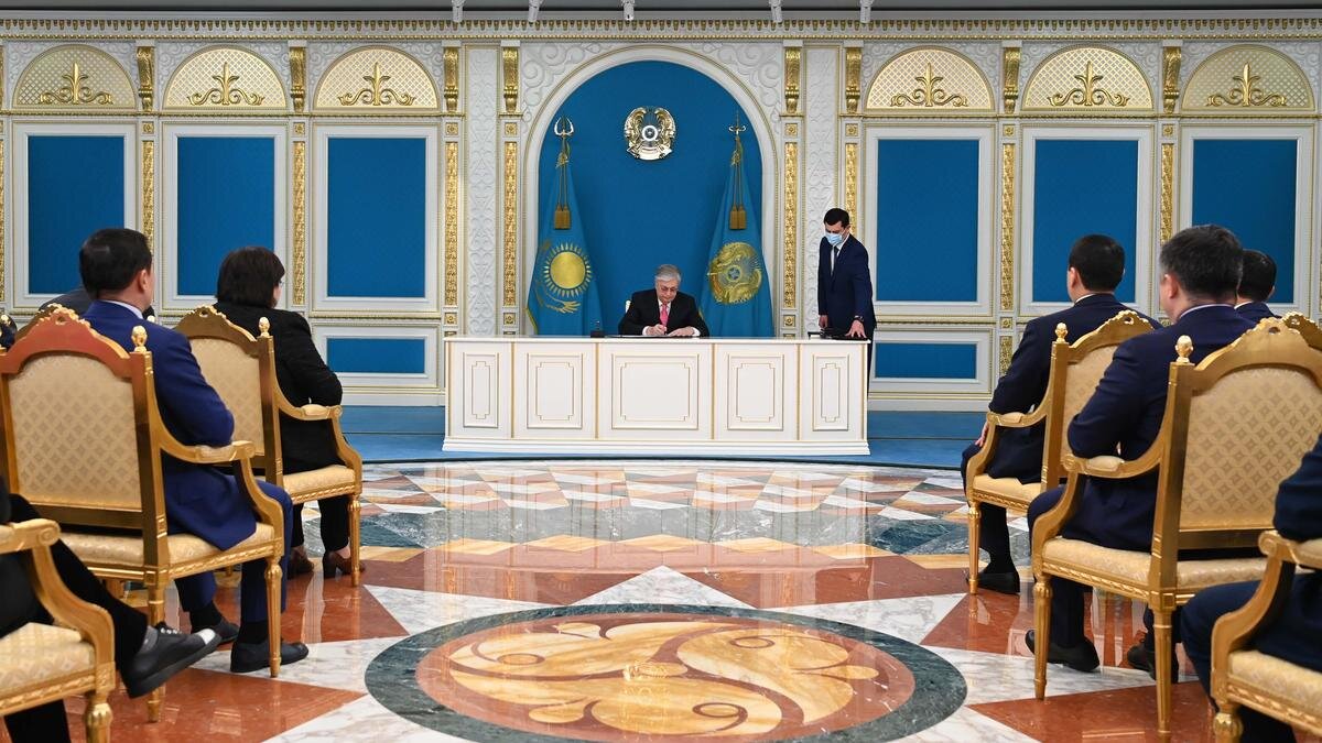    Касым-Жомарт Токаев подписывает законы:Акорда