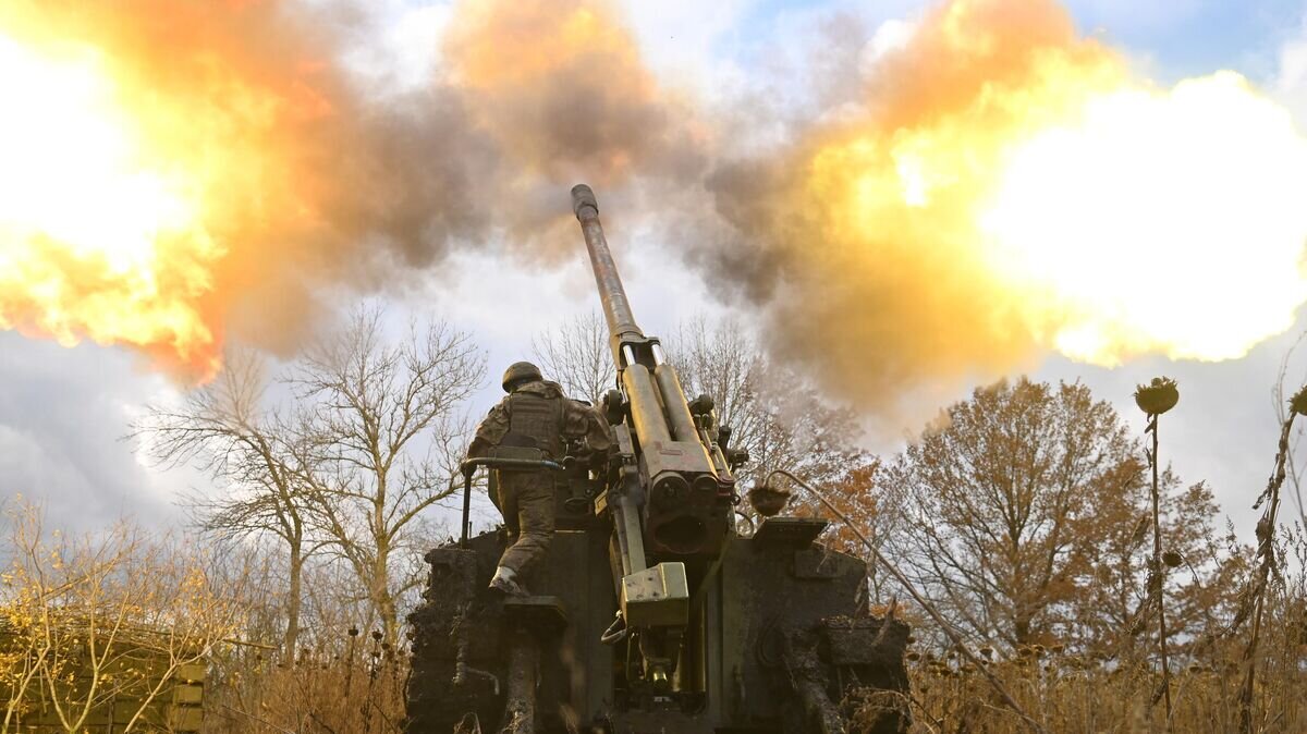    Военнослужащие артиллерийского расчета САУ выполняют боевые задачи в зоне проведения спецоперации© РИА Новости / Виктор Антонюк