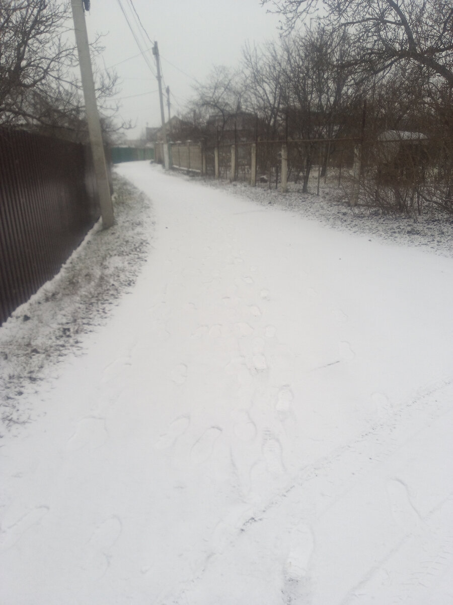 Снег у нас на улице