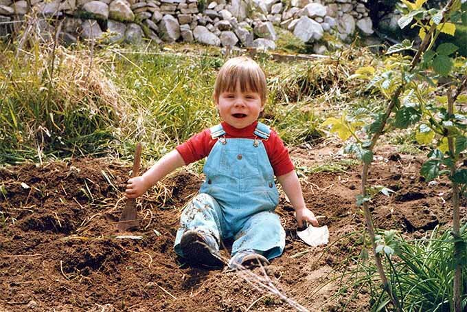 Дети тоже любят сад! Фото Лорны Кринг.