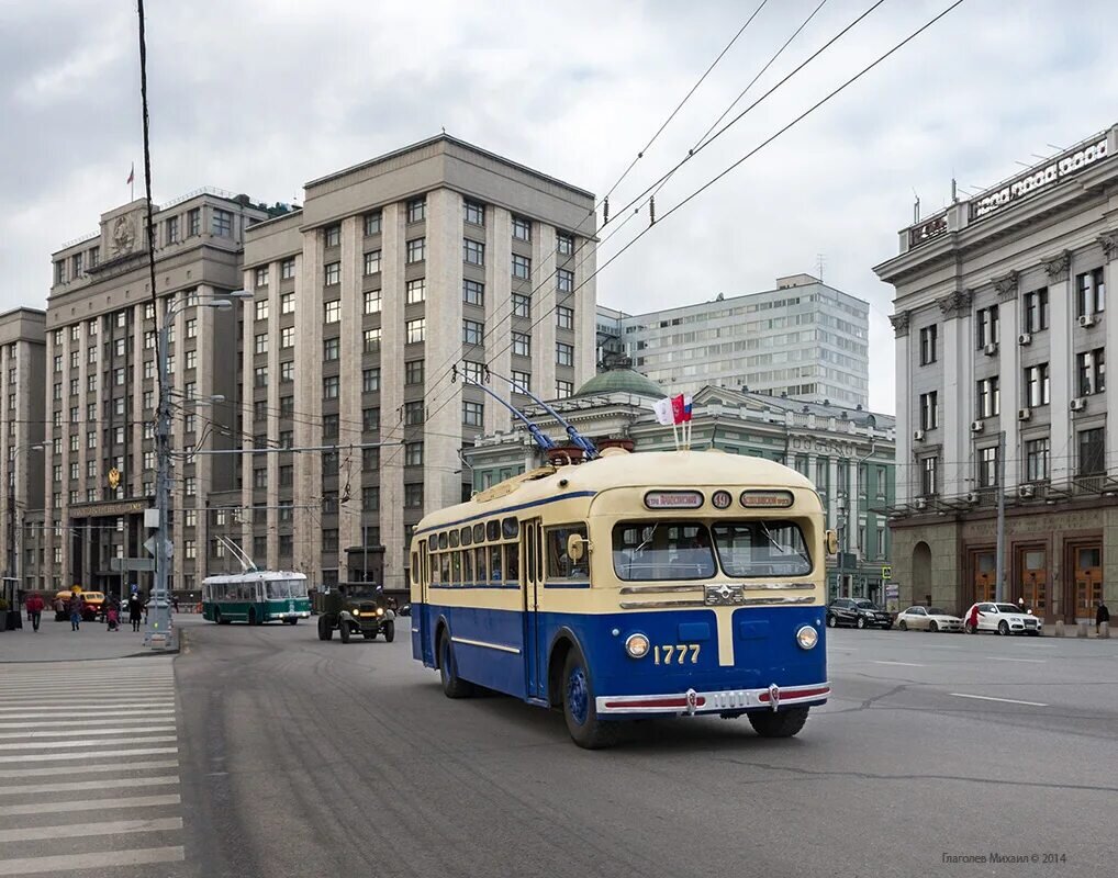 Троллейбус МТБ-82, родной брат трамвая МТВ-82. 