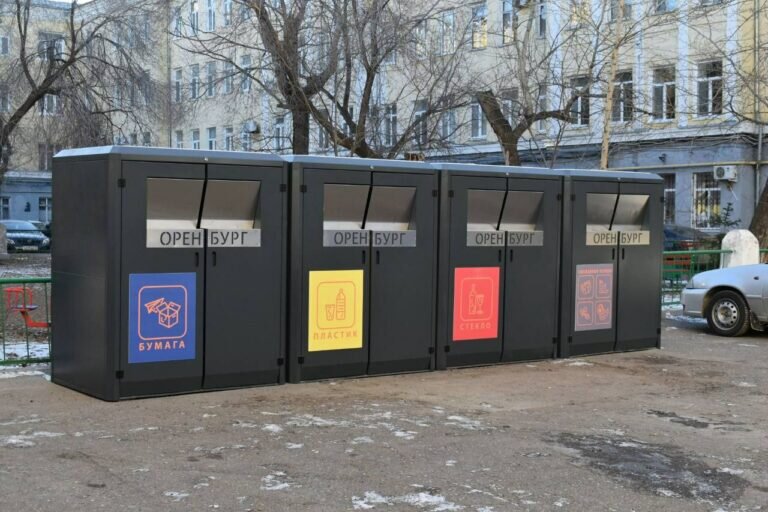    Во дворах Оренбурга появились новые мусорные контейнеры Белов Михаил Александрович
