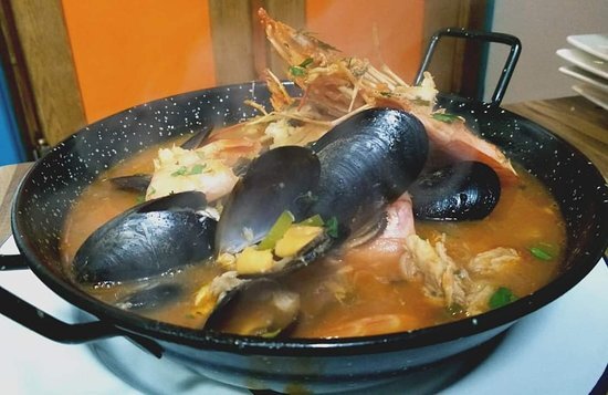 А вот и алйотта не только с рыбой, но и с другими морепродуктами.