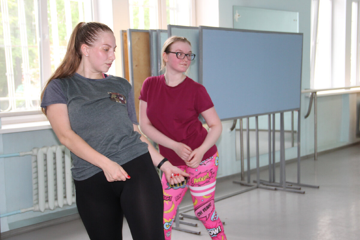 Александра и Мария. Зумба в танцзале