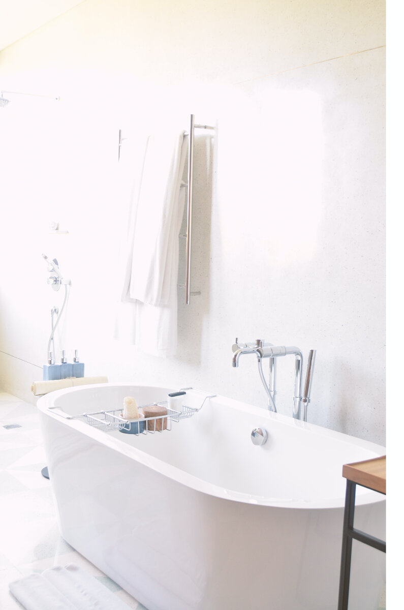 Современные полотенцесушители стали не просто практичным дополнением ванной комнаты, а ещё и уникальным арт-объектом.-2-2