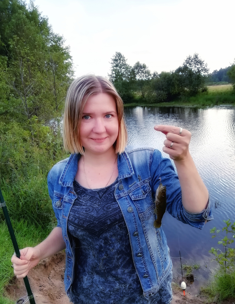 Поймала бычка на речке