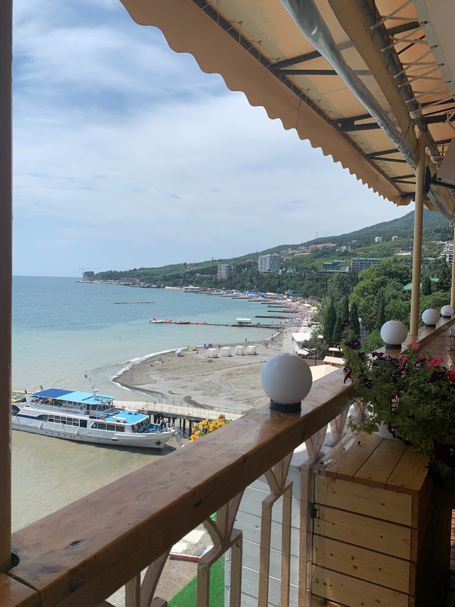 Вид на набережную Гурзуфа