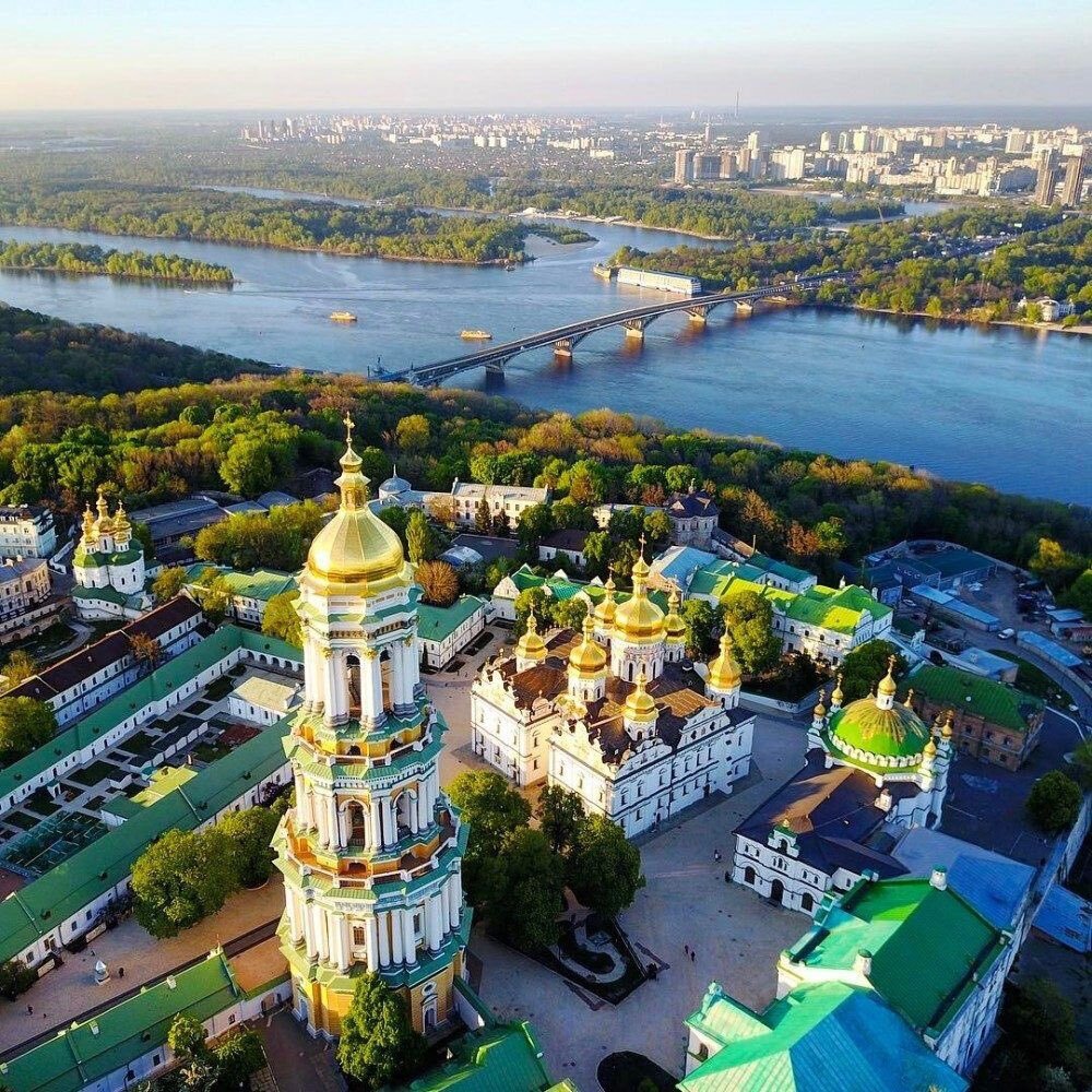 Украинские города. Киево-Печерская Лавра (г. Киев). Украина Киево Печерская Лавра с высоты. Киево-Печерская Лавра вид сверху. Киево-Печерская Лавра с высоты.