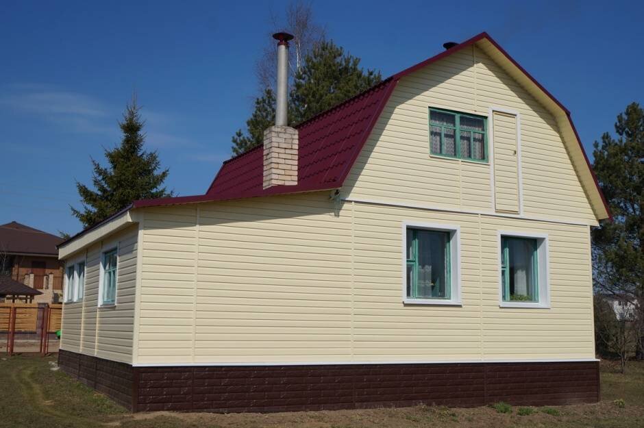 На фото сайдинг старого образца