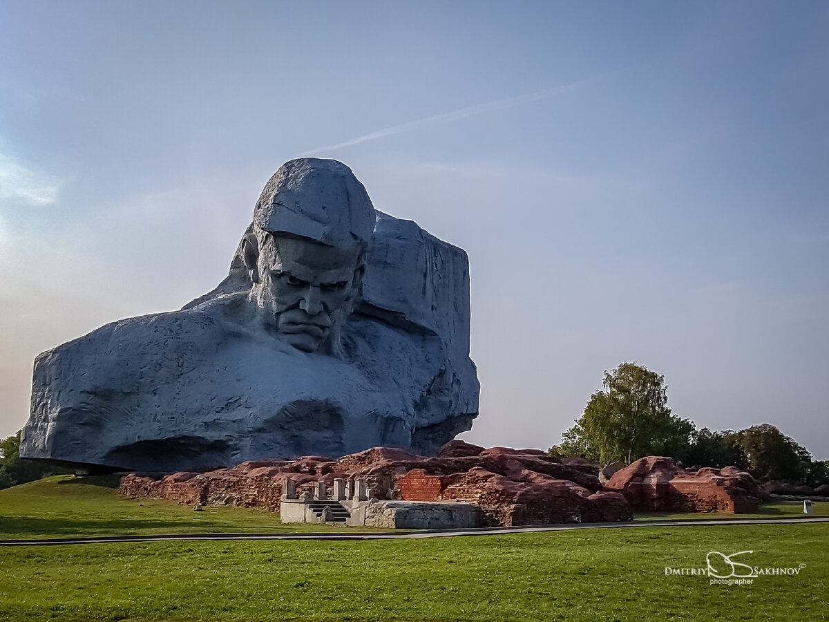 Монумент «Мужество»