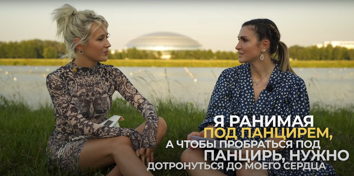 Клава Кока и Лаура Джугелия. Кадр из интервью на YouTube канале "Fametime TV".
