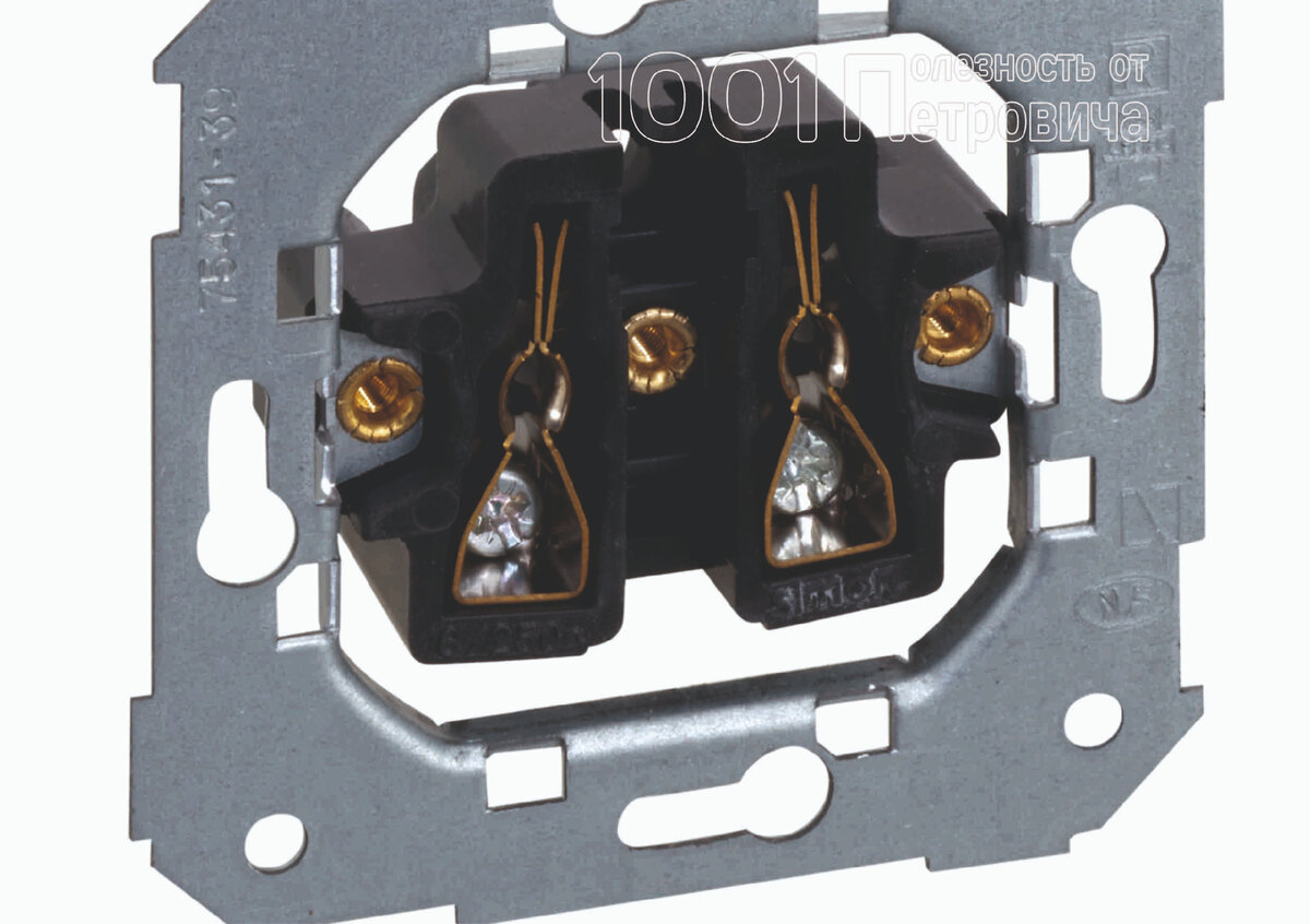 Стандартная розетка с зажимными винтами