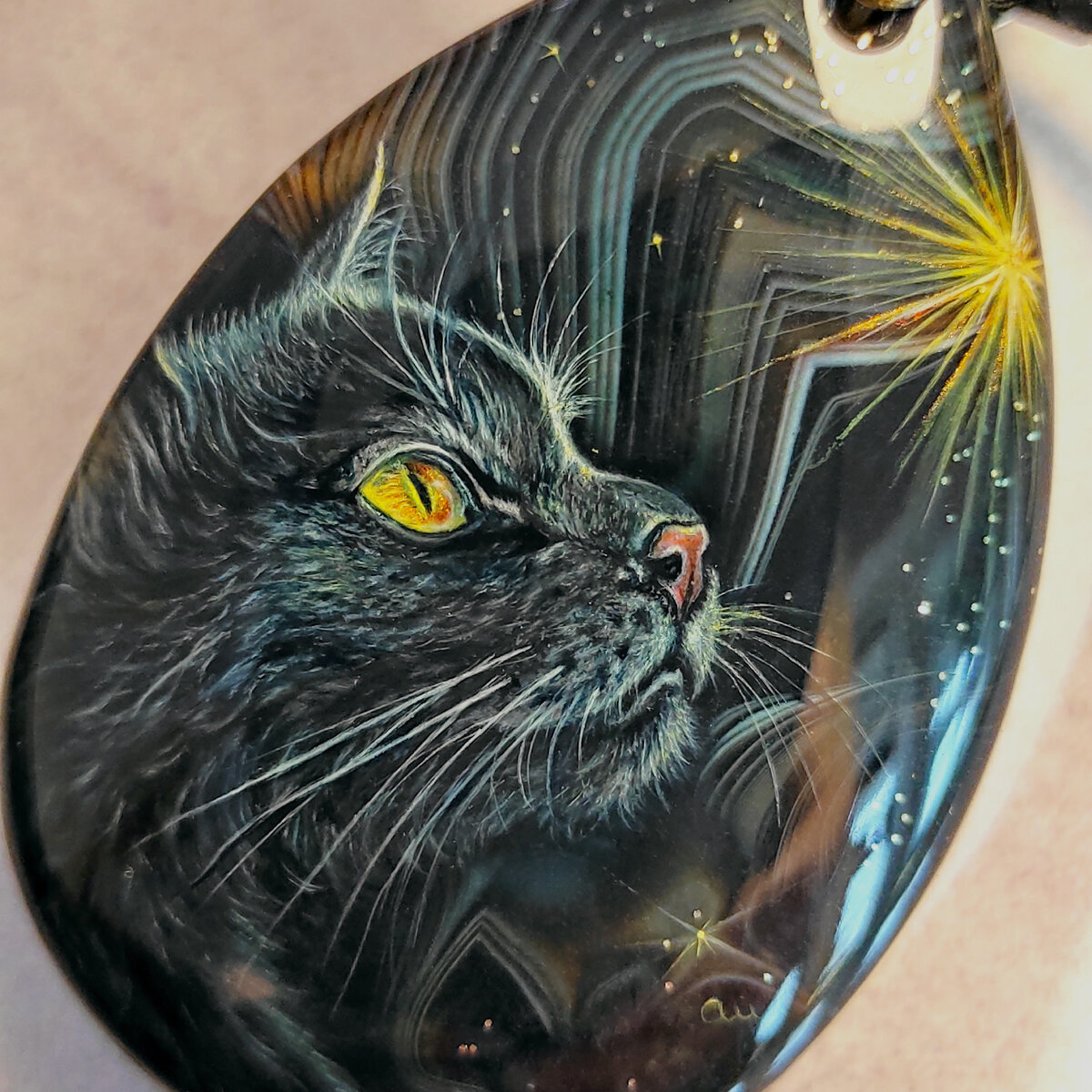 Полночь – черная кошка с золотыми глазами, кулон с лаковой миниатюрной  росписью на заказ. | Анна Шпагина (лаковая миниатюра) | Дзен