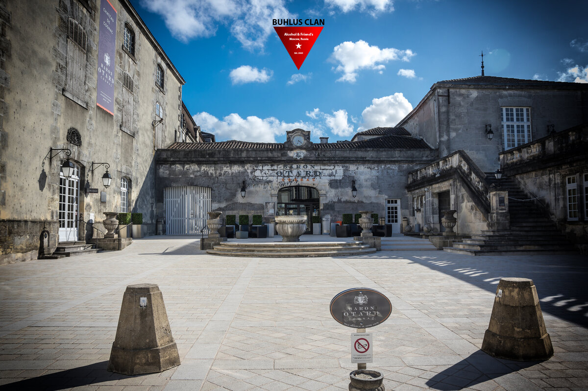 Бухлус Клан приобрёл права на это фото. 2015 год. Замок "Шато дэ Коньяк", в котором выдерживаются спирты для коньяков Otard.