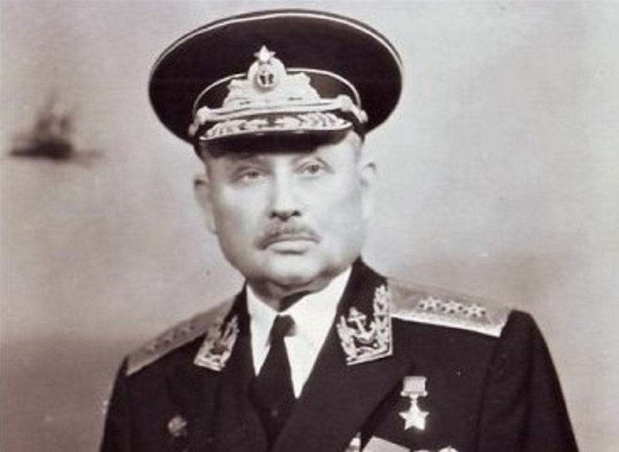 Адмирал октябрьский фото