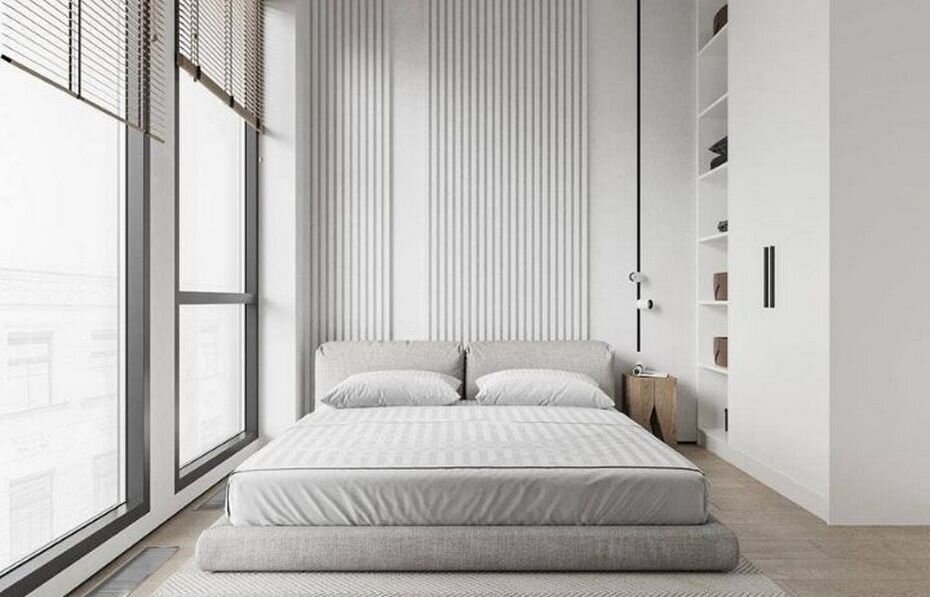 Спальня с трековыми светильниками на стене