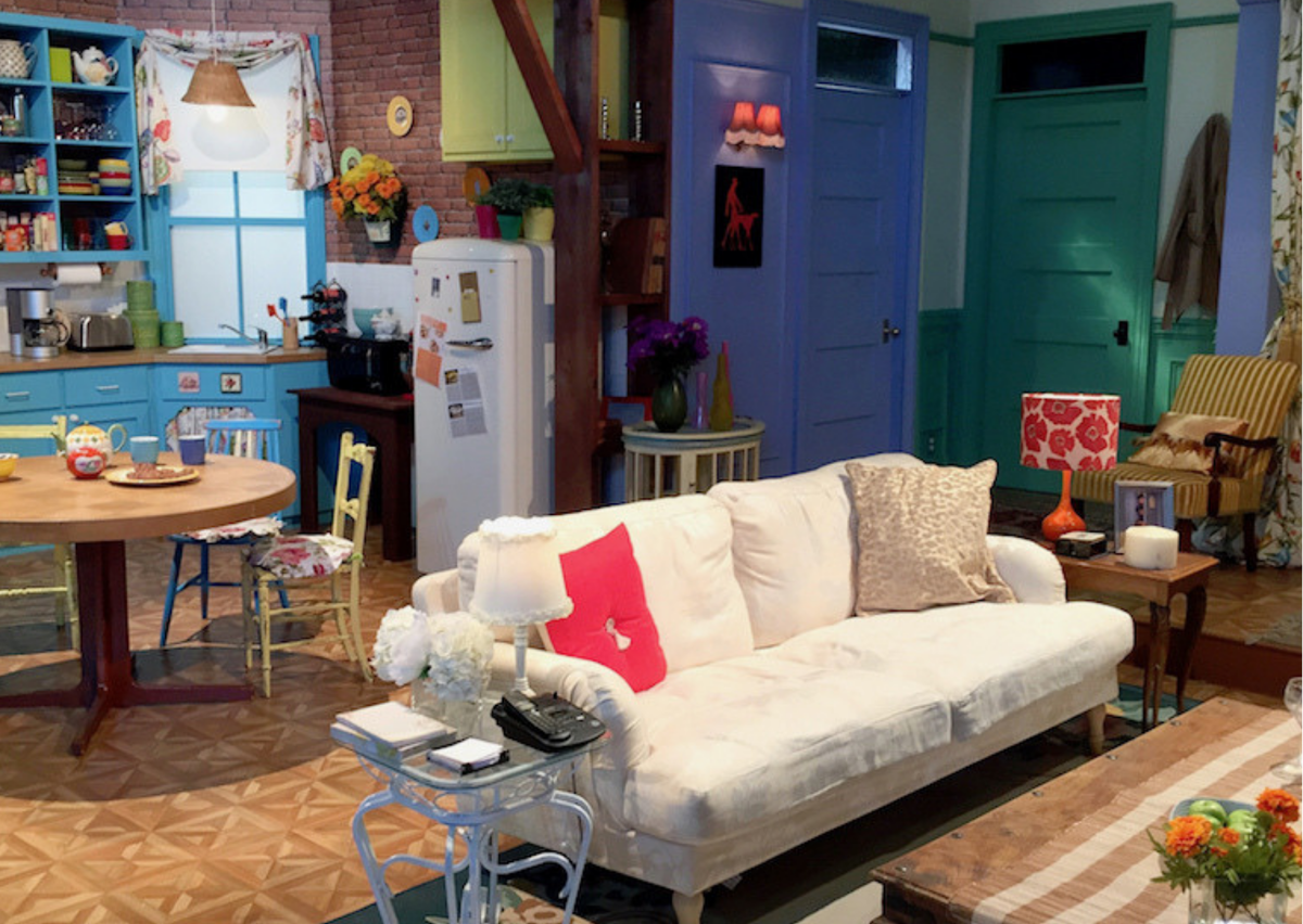 интерьер моники геллер. квартира моники геллер. интерьер моники геллер. гостиная моники геллер. гостиная моники геллер.